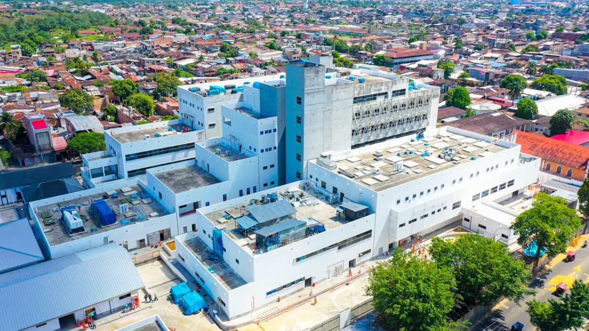 GOBERNADOR REGIONAL SUPERVISÓ CONSTRUCCIÓN DEL HOSPITAL IQUITOS
